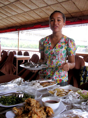 Lunch in the Loboc Floating Restaurant