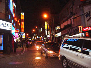 Itaewon, Seoul. Photo from Wiki Commons