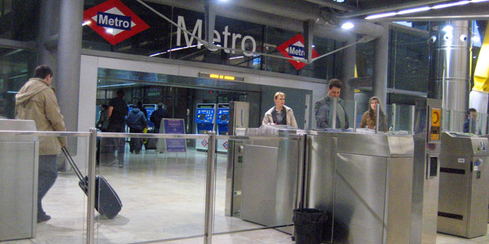 Using the metro to airport in Madrid