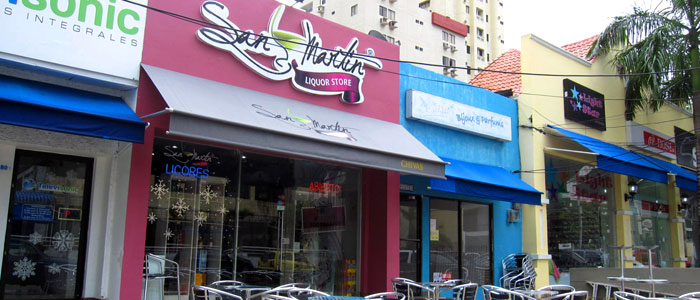 Shops and restaurants in Bocagrande Cartagena